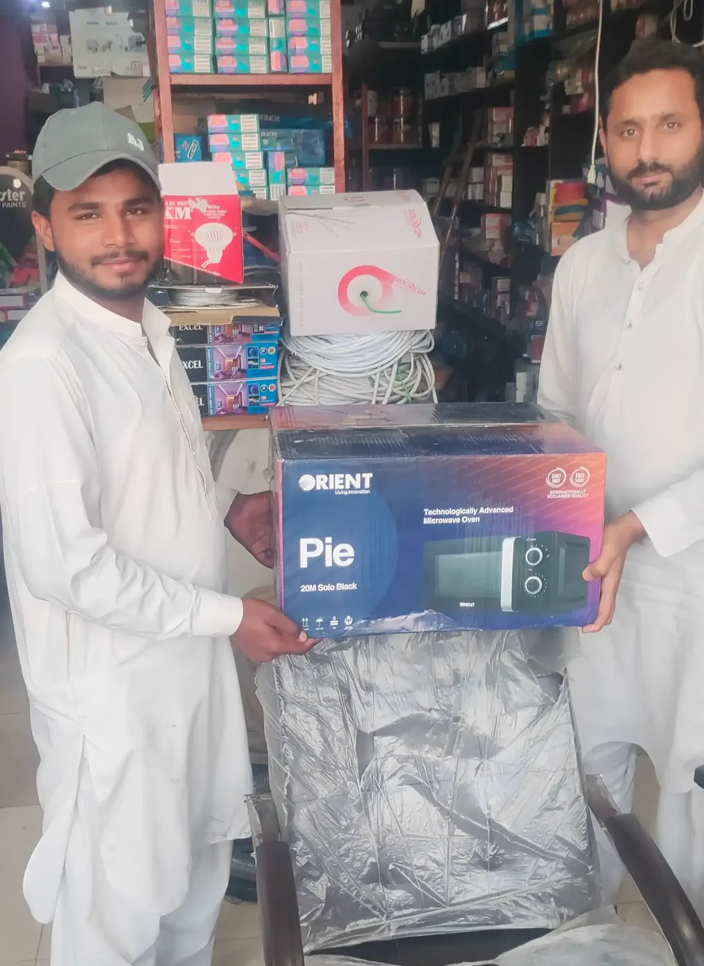An Orient microwave oven handed over as a customer prize at the shop
